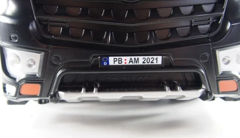 AMEWI 22504Mercedes LKW Kipper PRO Metall 2,4GHz RTR grau