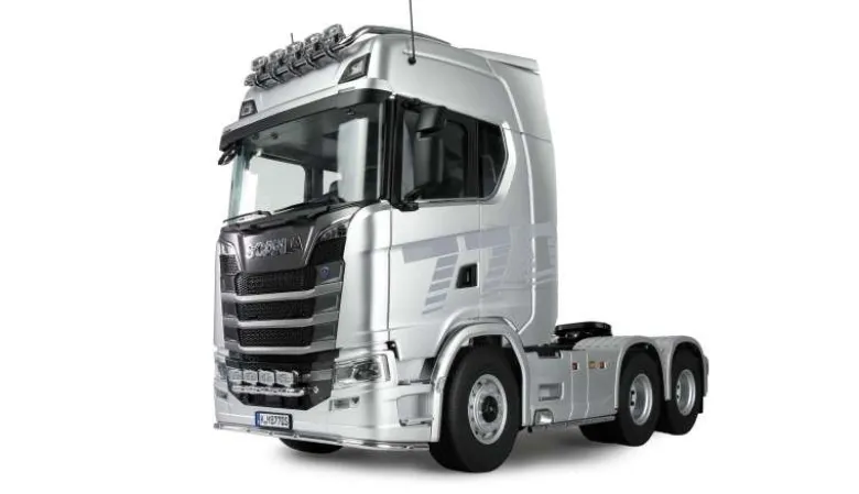 AMEWI 22714Scania 770 S Zugmaschine 6x6 1:14 RTR silber