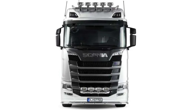 AMEWI 22714Scania 770 S Zugmaschine 6x6 1:14 RTR silber