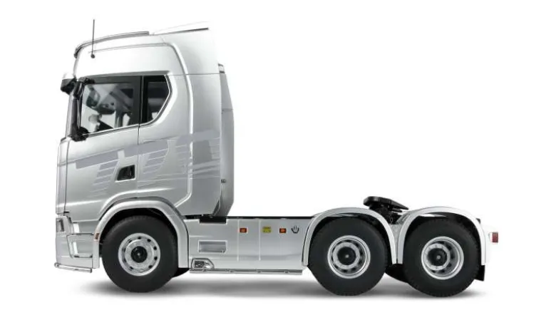 AMEWI 22714Scania 770 S Zugmaschine 6x6 1:14 RTR silber