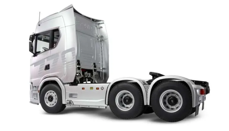AMEWI 22714Scania 770 S Zugmaschine 6x6 1:14 RTR silber