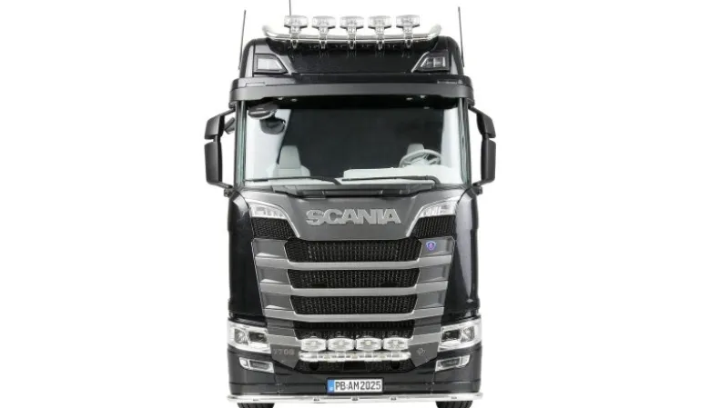 AMEWI 22734Scania 770 S Zugmaschine 6x6 1:14 RTR schwarz