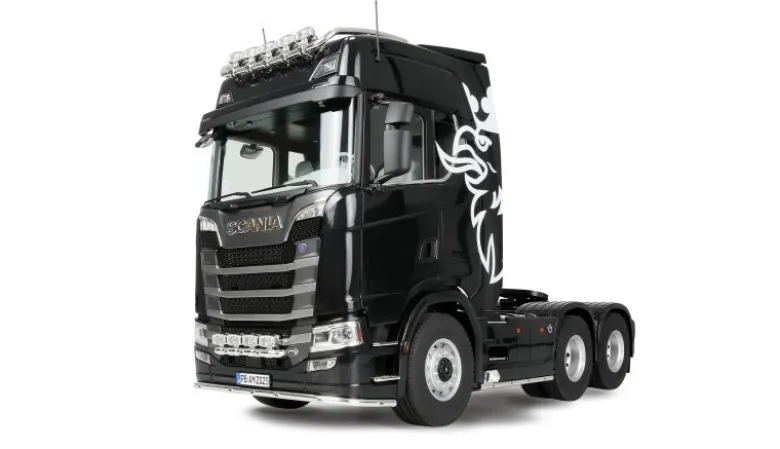 AMEWI 22734Scania 770 S Zugmaschine 6x6 1:14 RTR schwarz