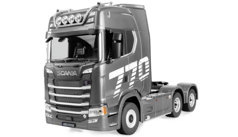 AMEWI 22762Scania 770 S Zugmaschine 6x4 1:18 RTR silber