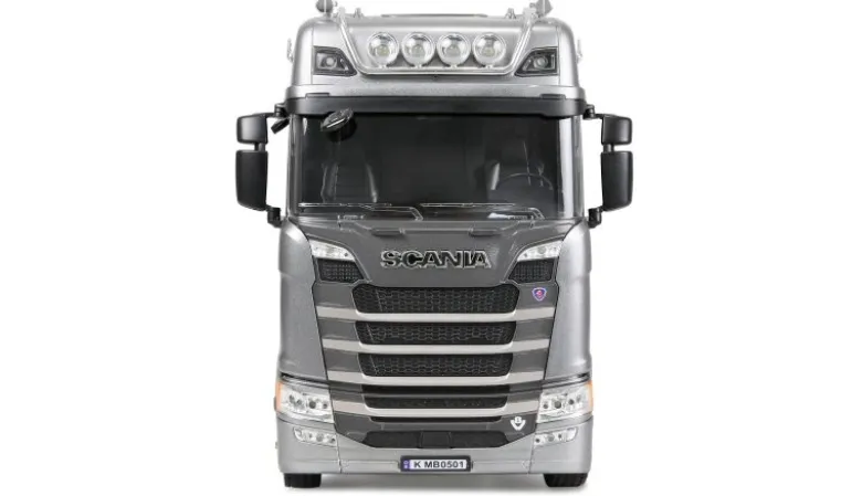 AMEWI 22762Scania 770 S Zugmaschine 6x4 1:18 RTR silber