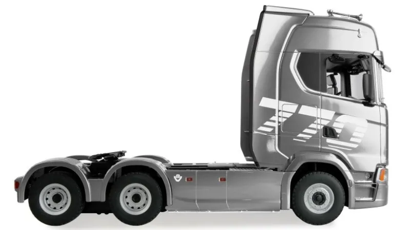 AMEWI 22762Scania 770 S Zugmaschine 6x4 1:18 RTR silber