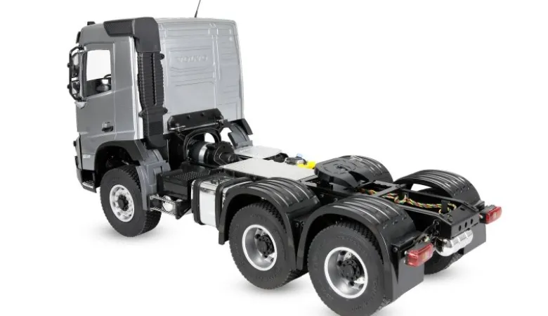 AMEWI 22753Volvo FMX E013 Zugmaschine 6x4 1:14 RTR silber 100% RTR