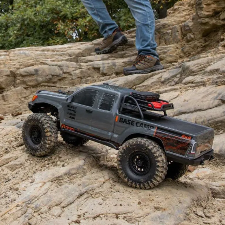 Axial AXI-1375T2SCX10 III Base Camp 4X4 Rock Crawler Brushed RTR 1:10, grau