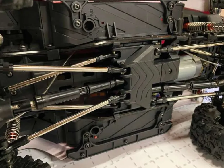 DF-Models 3163DF-4S PRO Crawler 1:10 313mm Radstand, 2.4GHz RTR, gelb in Transportbox