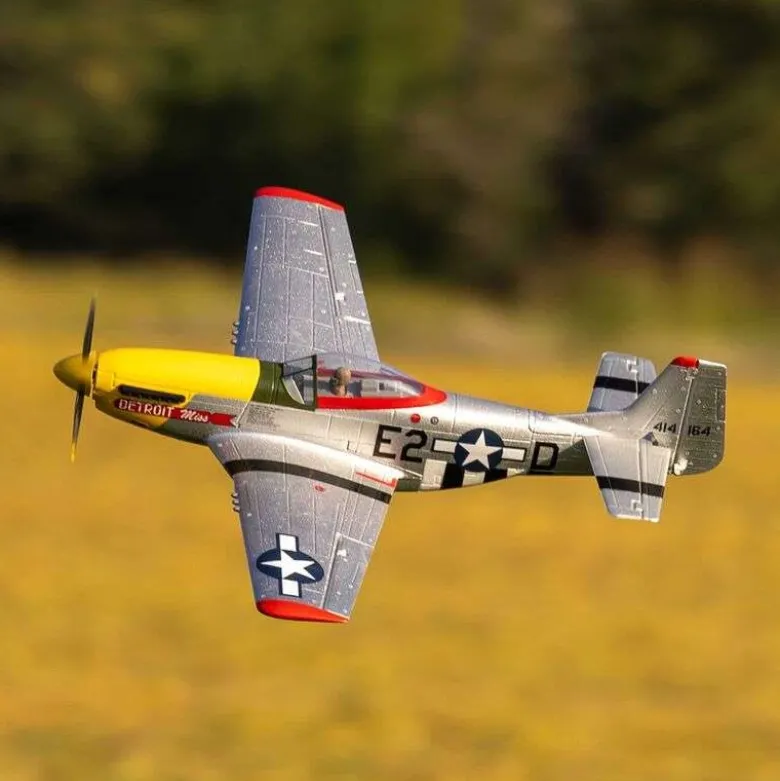 E-flite EFLU7350UMX P-51D Mustang 'Detroit Miss' 493mm BNF Basic mit AS3X und SAFE Select