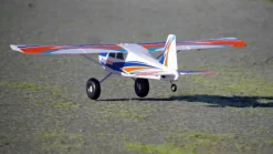 FMS DPFMS103RF-REFV3Kingfisher Trainer 1400mm RTF, Combo mit Reflex Gyro System inkl. Schwimmer + Skis