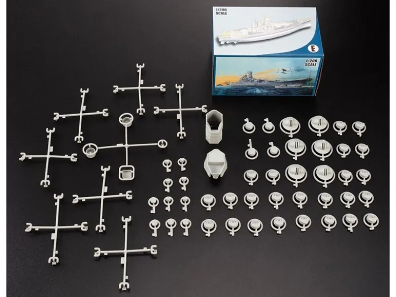 Glow2B 5058052000YAMATO Battleship PREMIUM Bausatz in 1:200