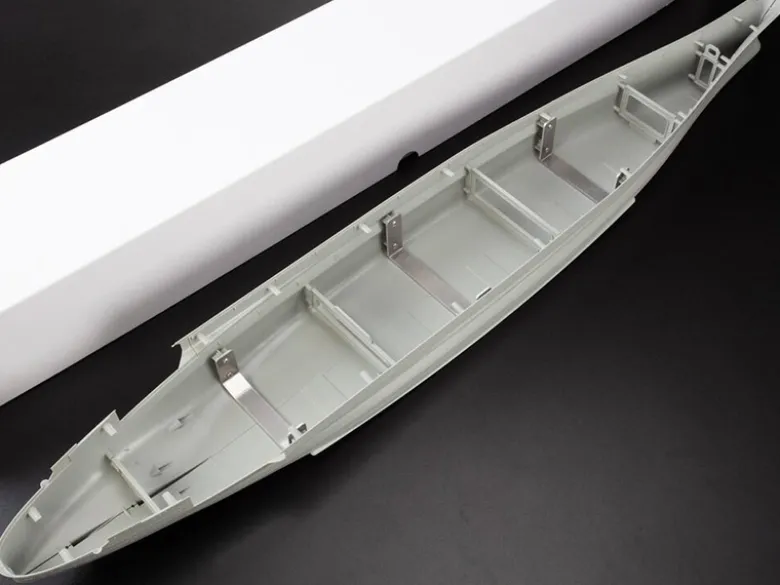 Glow2B 5058052000YAMATO Battleship PREMIUM Bausatz in 1:200