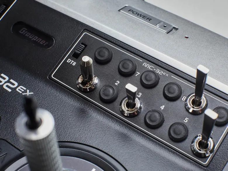 Graupner 33040mc-32ex HoTT 2.4GHz 32-Kanal Fernsteuerung - nur Sender