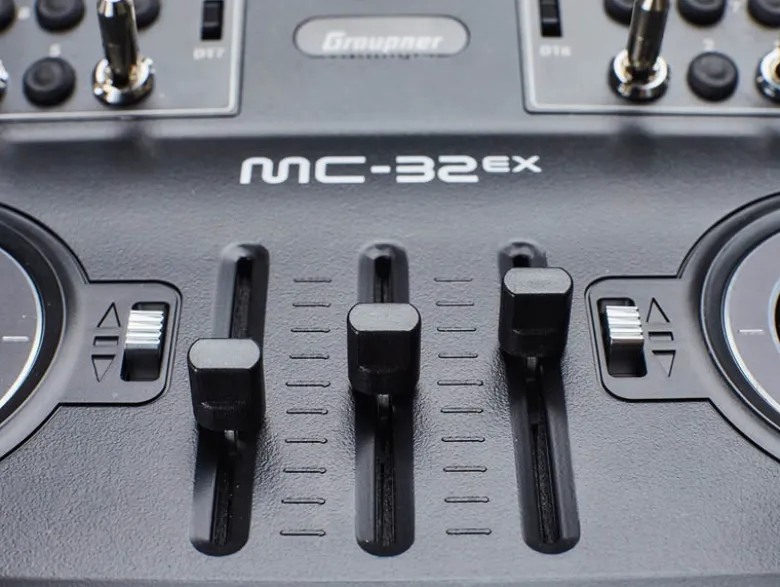 Graupner 33040mc-32ex HoTT 2.4GHz 32-Kanal Fernsteuerung - nur Sender