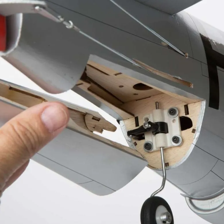 Hangar 9 HAN2990BP-47D Thunderbolt 20cc ARF, 1702mm