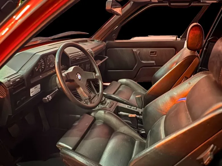 IXO 520010126BMW M3 E30 rot Metall Bausatz Hochdetailliert 1:8 Jetzt vorbestellen!