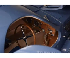 IXO 520010108Bugatti 57 SC Metall Standmodellbausatz - 515 Teile Hochdetaillierter Standmodellbausatz mit Lichtfunktion