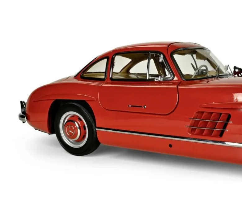 IXO 520010114Mercedes 300 SL Rot, 1:8 Standmodellbausatz 602 Teile - Hochdetailliert mit Licht & Sound