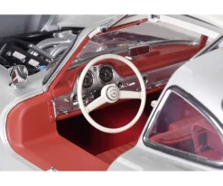 IXO 520010112Mercedes 300 SL Silber, 1:8 Standmodellbausatz 602 Teile - Hochdetailliert mit Licht