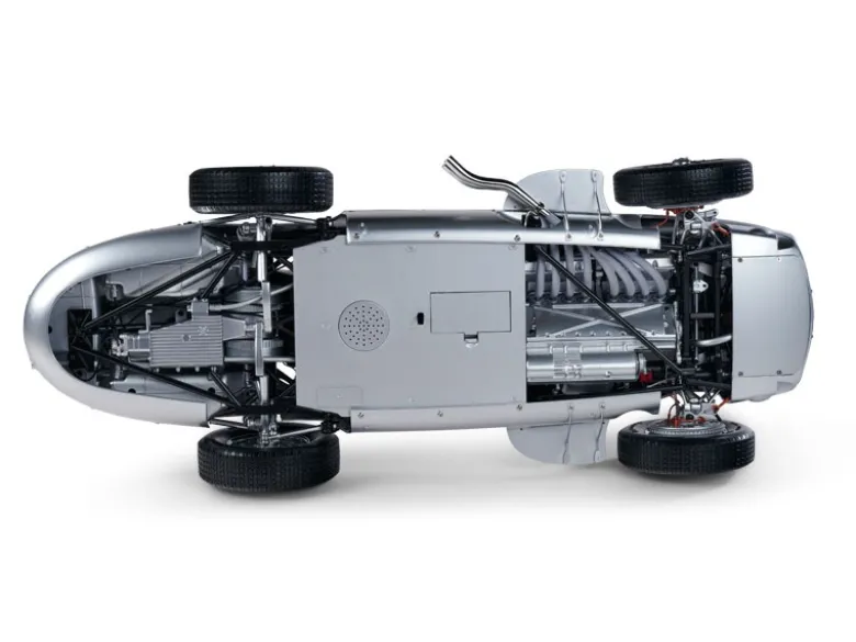 IXO 520010118Mercedes W196 Fangio #8 1:8 Standmodellbausatz 451 Teile - Hochdetailliert mit Sound