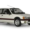 IXO 520010122Peugeot 205 GTI Weiß, 1:8 Standmodellbausatz 720 Teile - Hochdetailliert mit Licht & Sound