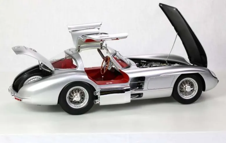 LEGRAND LE105Mercedes-Benz 300 SLR Uhlenhaut Coupé 1/8 'Der Rote' Bausatz