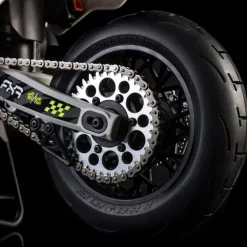 Losi LOS-2310Promoto-SM FXR 1/4 Supermoto Motorrad RTR, weiss inkl. Spektrum 7,4V 5000mAh G2 LiPo Akku und Ladegerät