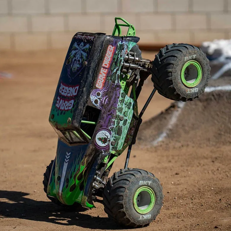 Losi LOS04028T1LMT 2.0 Grave Digger 4X4 Solid Axle Scale Monster Truck RTR