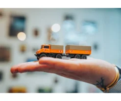 NEUCarson 500504177Mercedes-Benz Unimog U406 mit Hänger 100% RTR orange 1:87