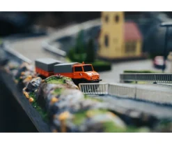 NEUCarson 500504177Mercedes-Benz Unimog U406 mit Hänger 100% RTR orange 1:87