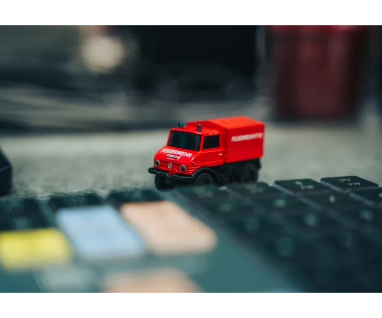 NEUCarson 500504178Mercedes-Benz Unimog U406 Feuerwehr 100% RTR 1:87