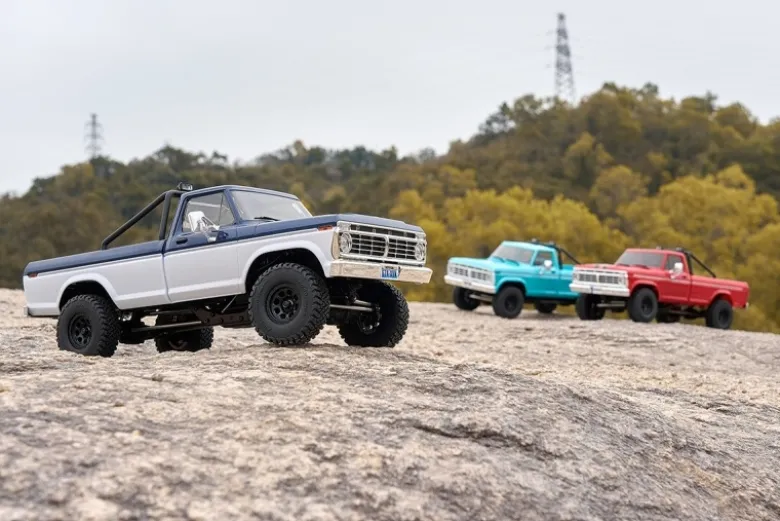 NEUFMS FMS118L01BDCRLFCX18II Ford F100 hell blau 1:18 - Crawler RTR