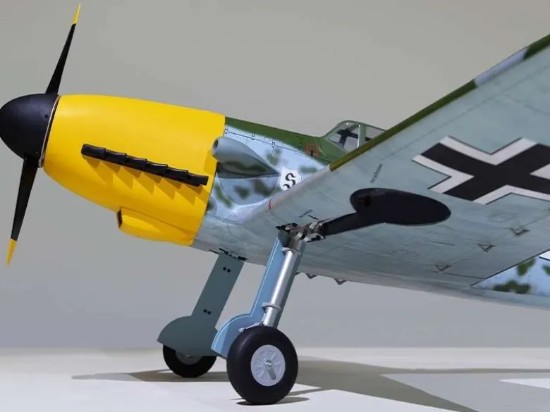 Phoenix Model PH238Messerschmitt Bf 109 20-26CC GP/EP ARF - 182 cm
