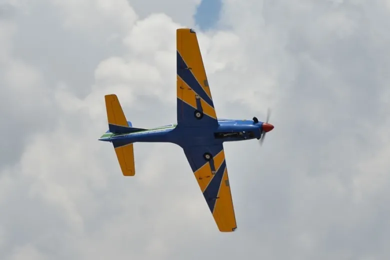Phoenix Model PH204Tucano 35cc - 206 cm ARF - Carbon