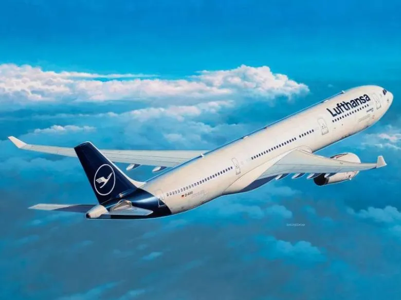 Revell 03816Airbus A330-300 - Lufthansa 'New Livery' Modellbausatz 1:144