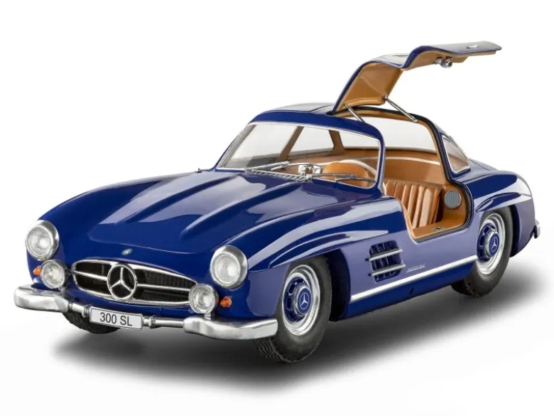 Revell 05614Geschenkset Mercedes-Benz 300 SL '140 Jahre MB' 1:24 Modellbausatz mit Basiszubehör