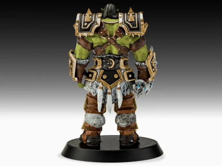 Revell 03516Geschenkset World of Warcraft 'Thrall' Modellbausatz 1:16 inkl. Basiszubehör