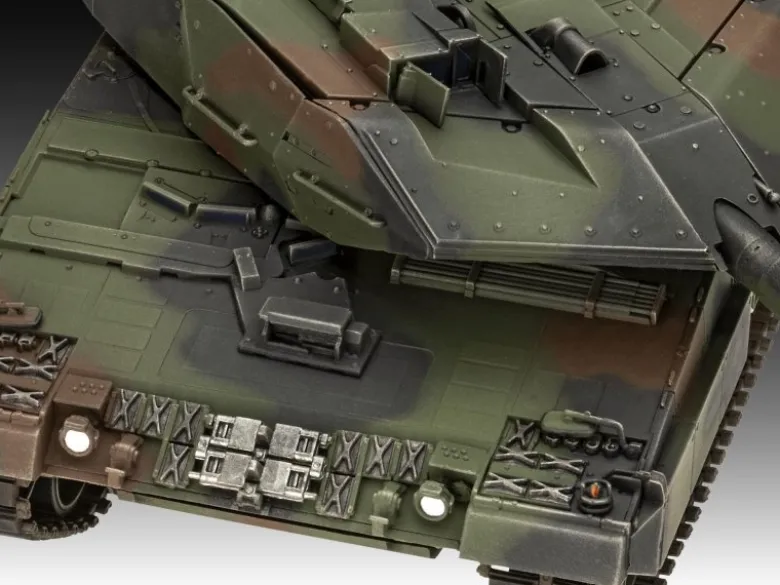 Revell 05631Leopard 2A6MA2 Exclusive Edi Revell Modellbausatz mit Basiszubehör