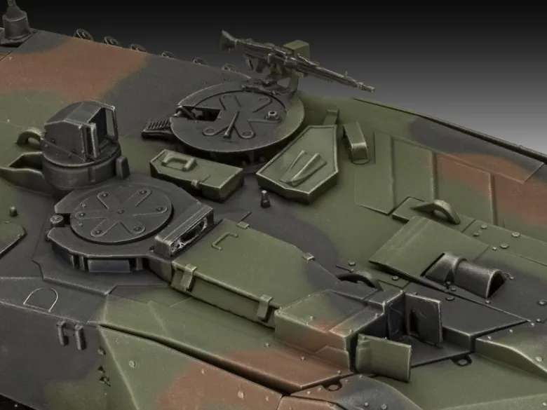 Revell 05631Leopard 2A6MA2 Exclusive Edi Revell Modellbausatz mit Basiszubehör