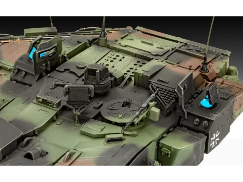 Revell 63360Model Set Leopard 2A7A1, Bausatz 1:35 Modellbausatz mit Basiszubehör