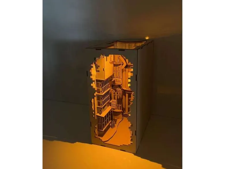 Revell 00530Tiny Adventures - Harry Potter 'Diagon Alley' Book Nook - Miniaturwelt aus Holz zum Zusammenbauen