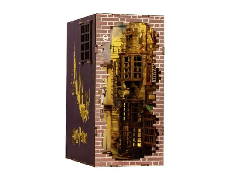 Revell 00530Tiny Adventures - Harry Potter 'Diagon Alley' Book Nook - Miniaturwelt aus Holz zum Zusammenbauen