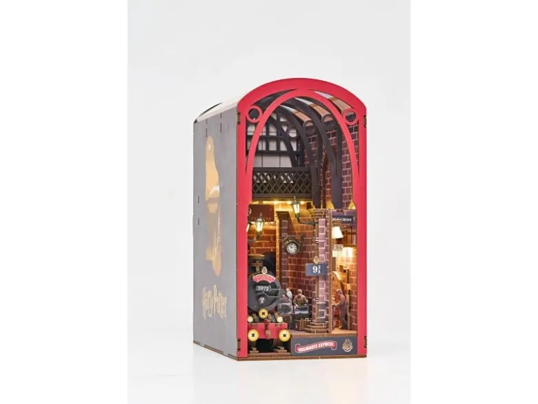 Revell 00545Tiny Adventures - Harry Potter 'Hogwarts Express' Book Nook - Miniaturwelt aus Holz zum Zusammenbauen