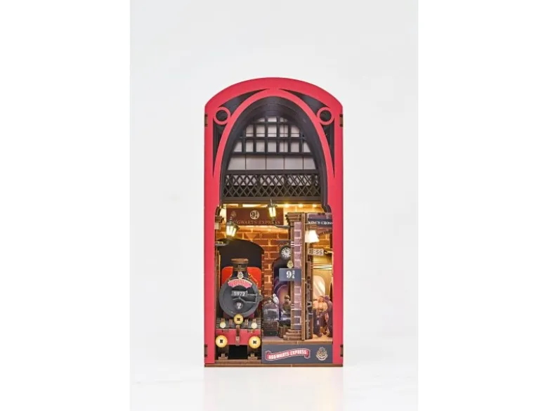 Revell 00545Tiny Adventures - Harry Potter 'Hogwarts Express' Book Nook - Miniaturwelt aus Holz zum Zusammenbauen
