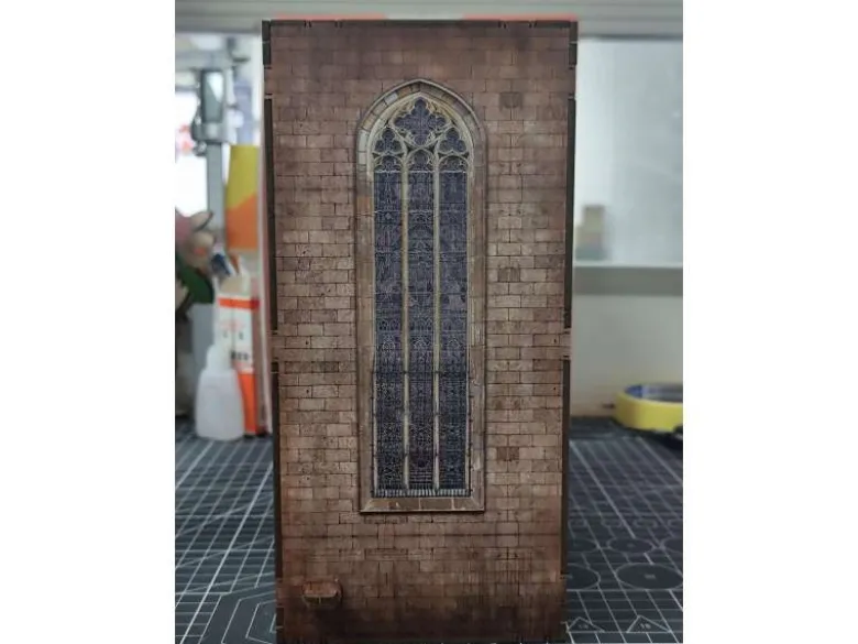 Revell 00531Tiny Adventures - House of the Dragon 'Iron Throne' Book Nook - Miniaturwelt aus Holz zum Zusammenbauen