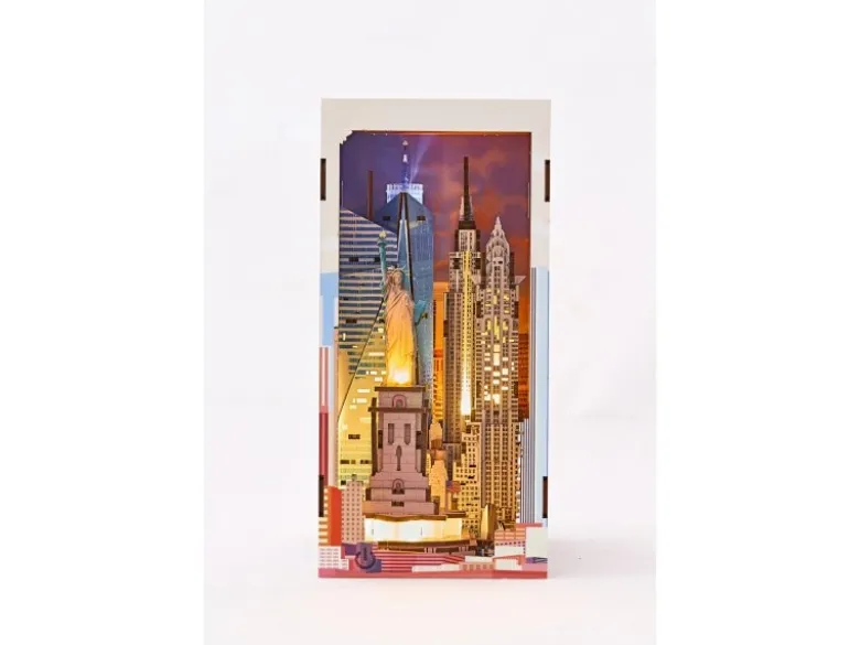 Revell 00540Tiny Adventures - 'New York' Book Nook - Miniaturwelt aus Holz zum Zusammenbauen