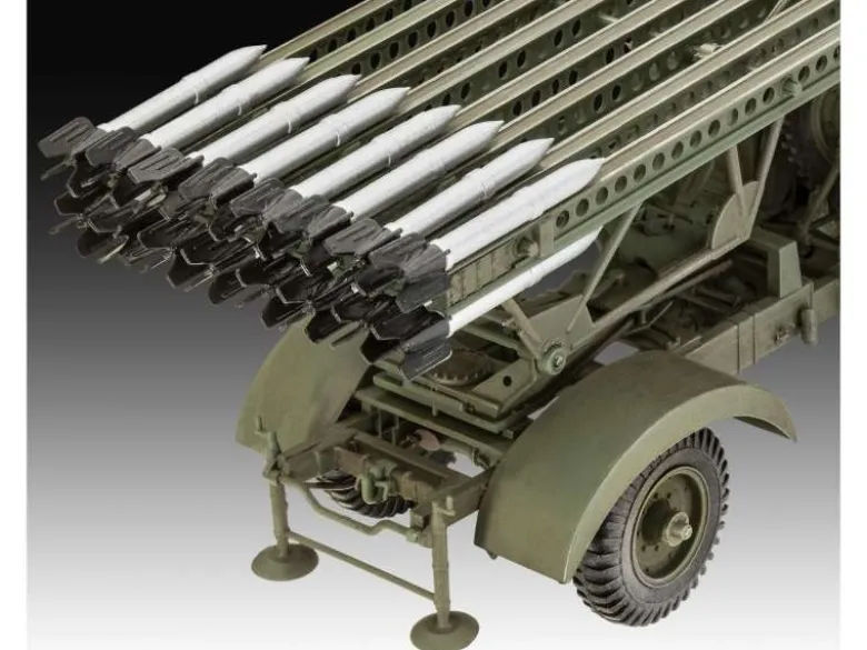 Revell 03338W.O.T. 8 BM-13-16 Katyusha/Cargo Modellbausatz 1:35