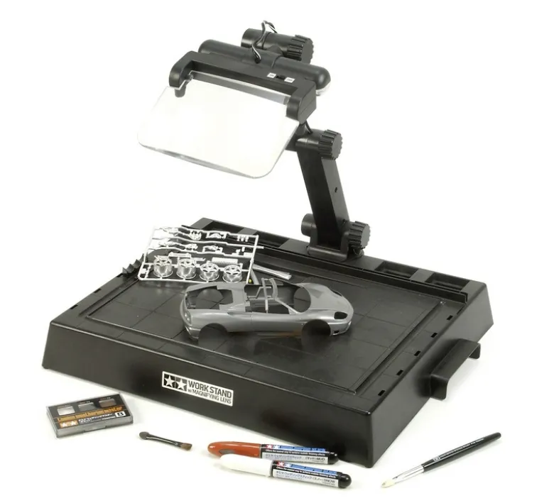 Tamiya 74064Arbeitsstation mit Licht und Lupe