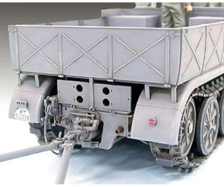 Tamiya 35239Dt. SdKfz.9 Famo 18to Halbkette(8), Plastikbausatz, 1:35